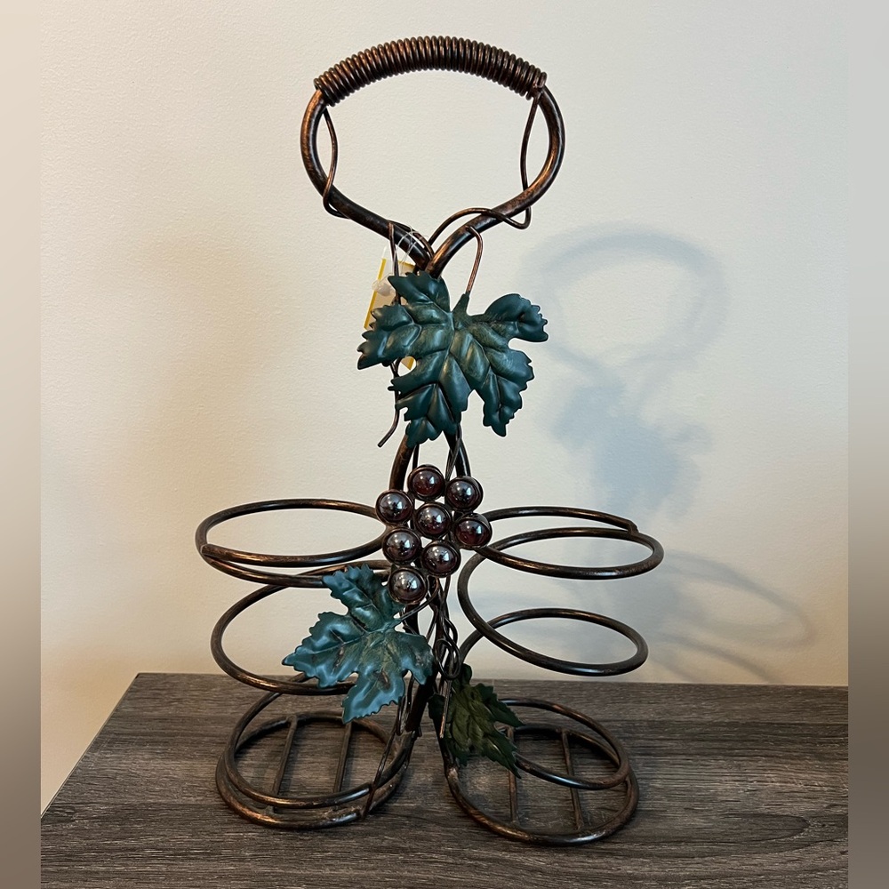 Decorative Metal Wine Bottle Holder with Grapevine Design